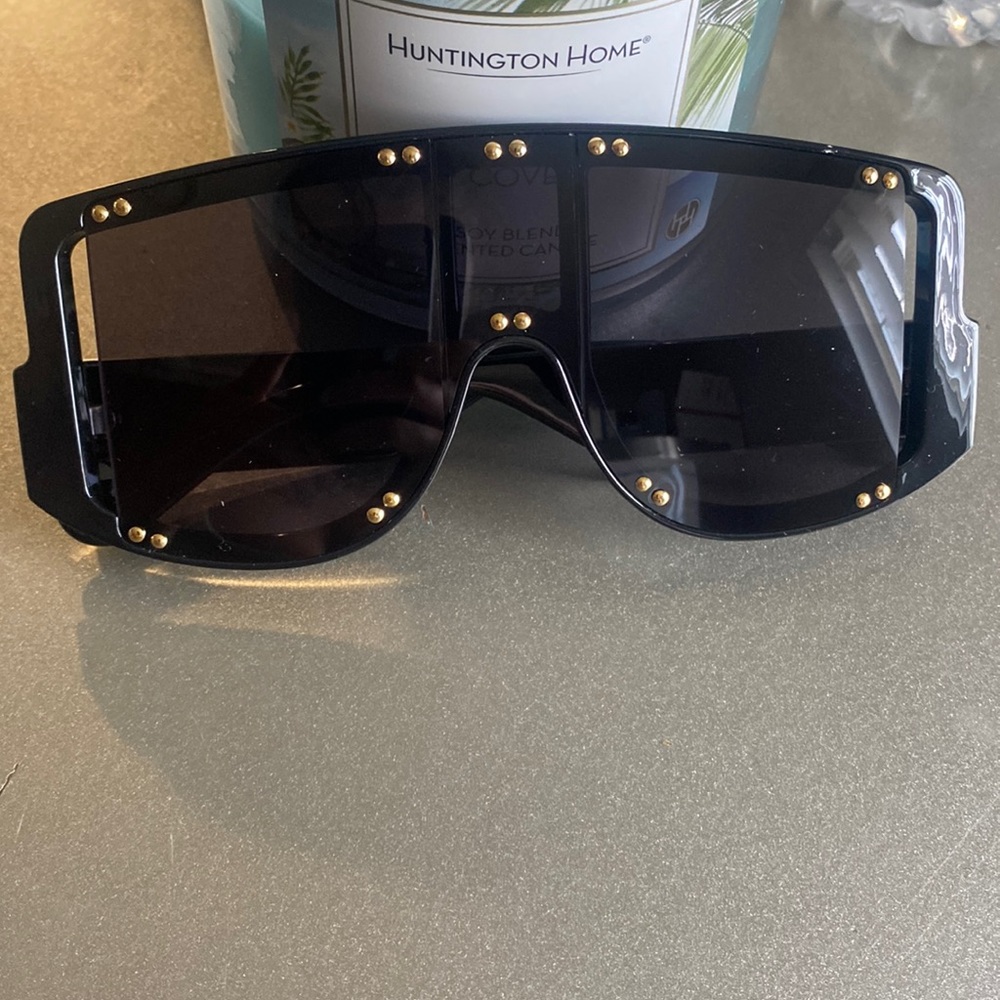 Black sunglasses